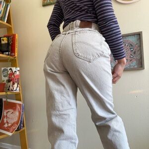 vintage high-waisted lee jeans 🐑